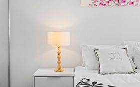 Artsy Destination Compact & Cosy 2 Bedroom Apart At Valley